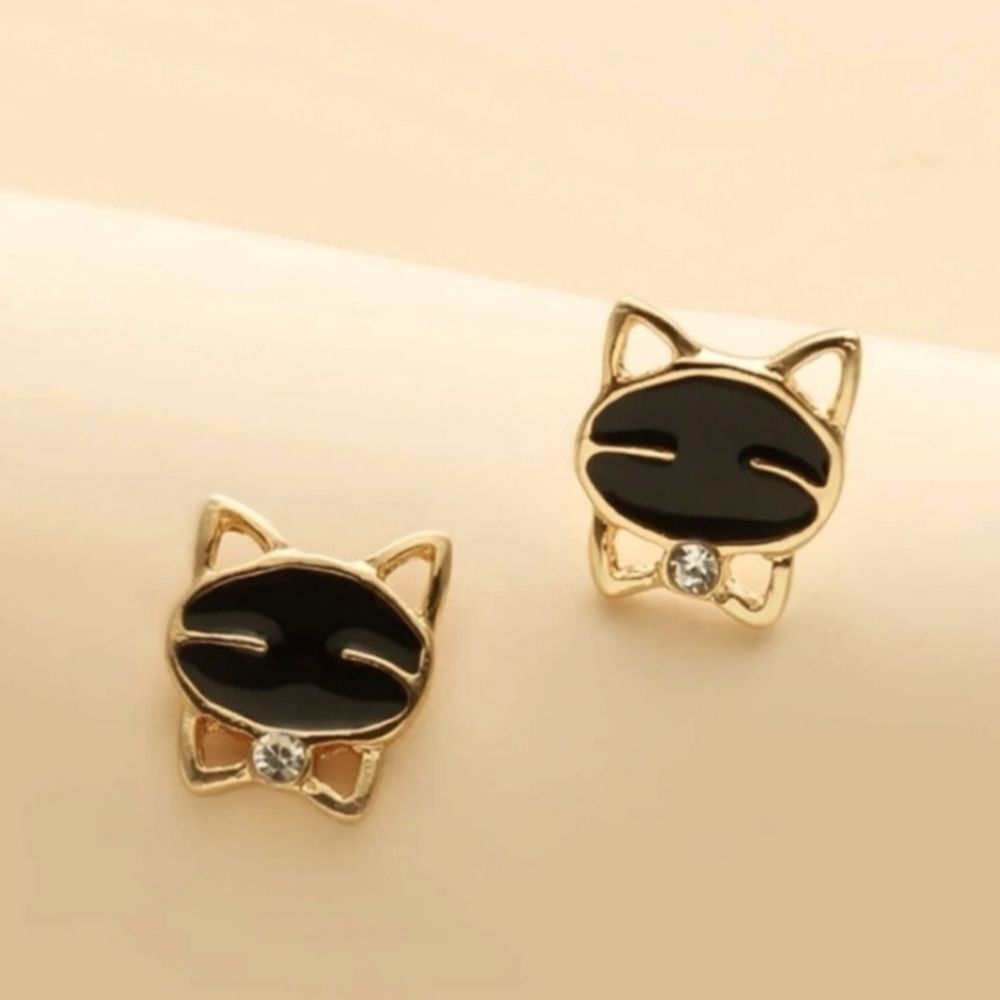 Cat stud earrings